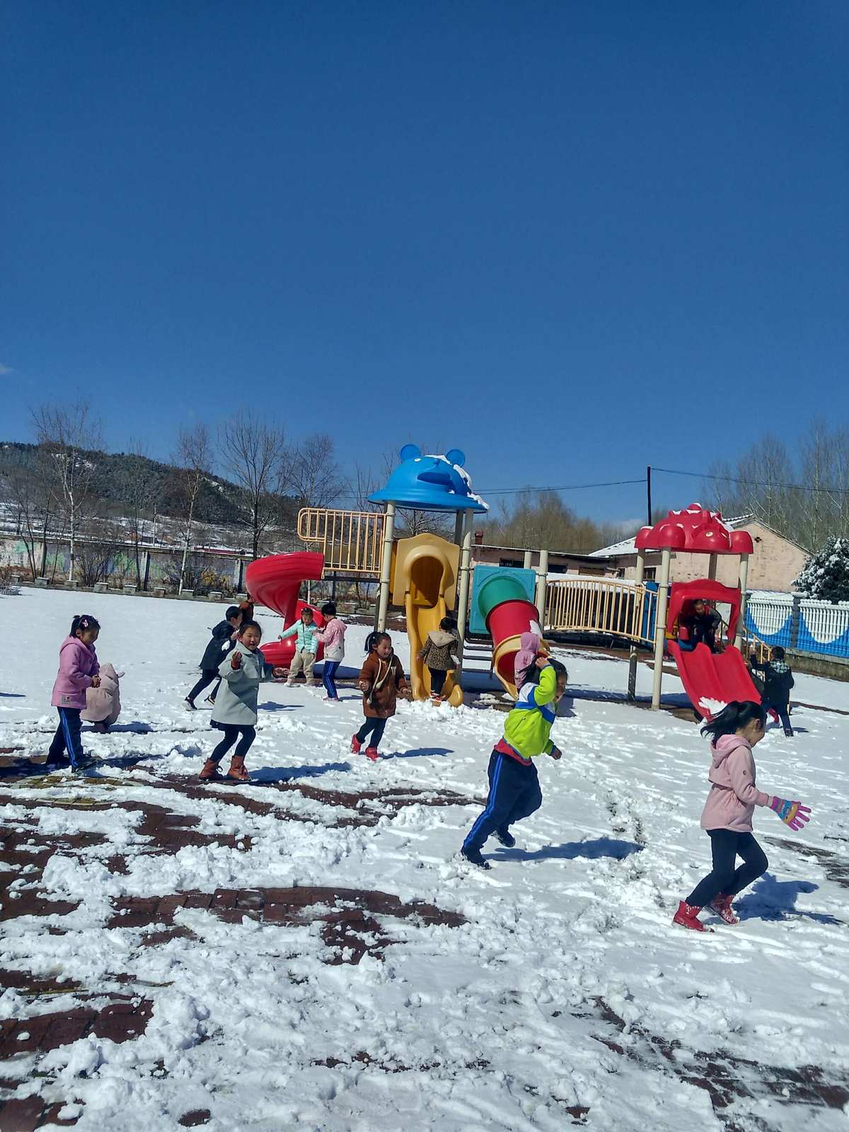 小学生作文 打雪仗_打雪仗作文小学生四年级_打雪仗作文小学生三年级