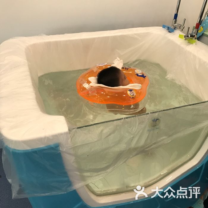 郑州婴儿游泳馆_游泳婴儿馆郑州地址_郑州婴幼儿游泳馆
