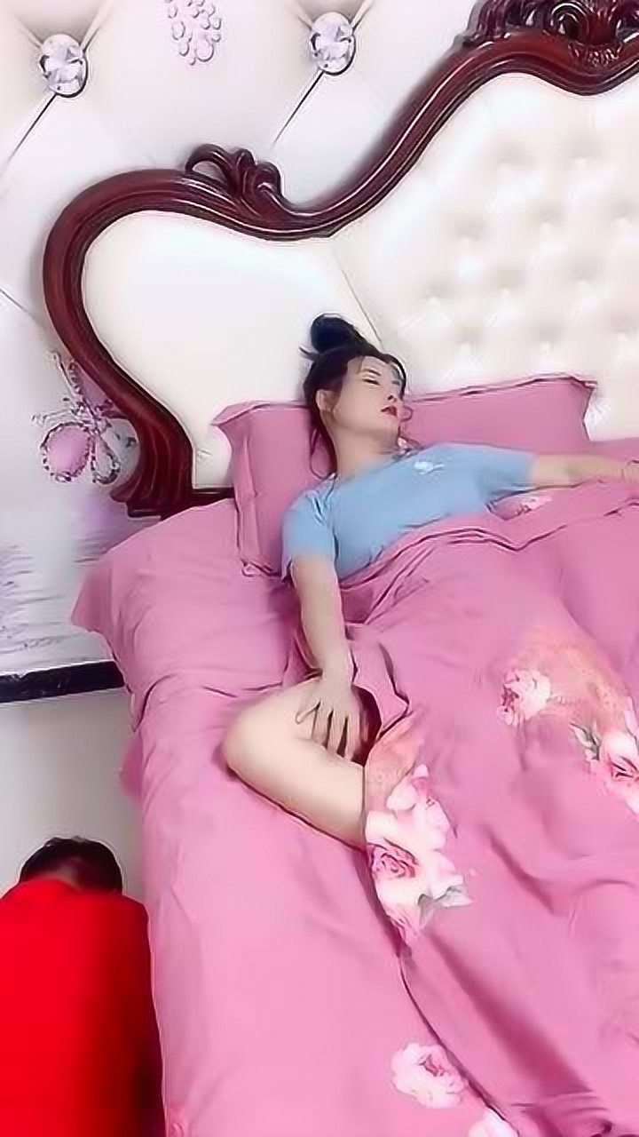 折磨人的游戏手机_美女被折磨小游戏_一款折磨人的游戏