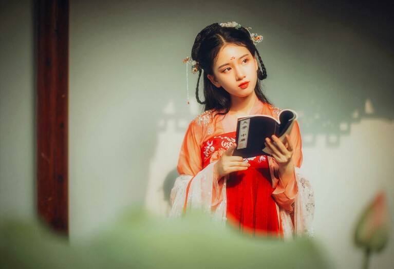 橙光古风真人素材_橙光游戏 古风真人_真人古风橙光游戏推荐