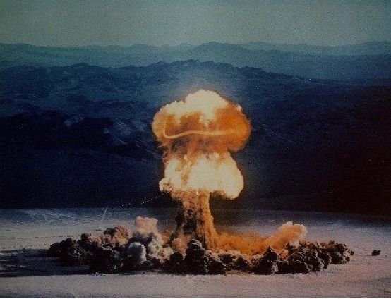 炸弹炸弹_深海炸弹_深海爆炸的一部电影