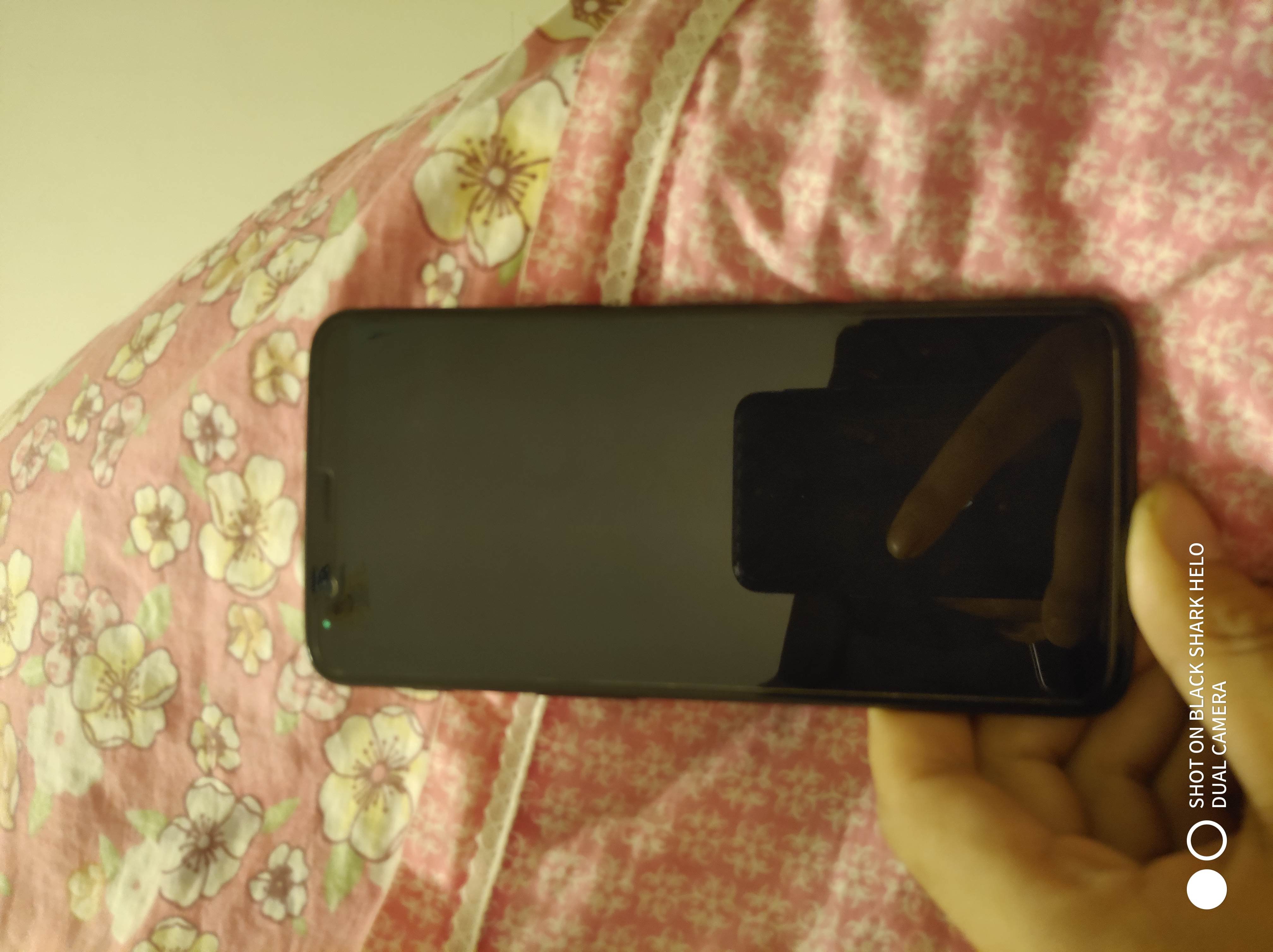 打游戏手机容易发烫黑屏_手机黑屏发烫会爆炸吗_手机打游戏发热黑屏怎么办
