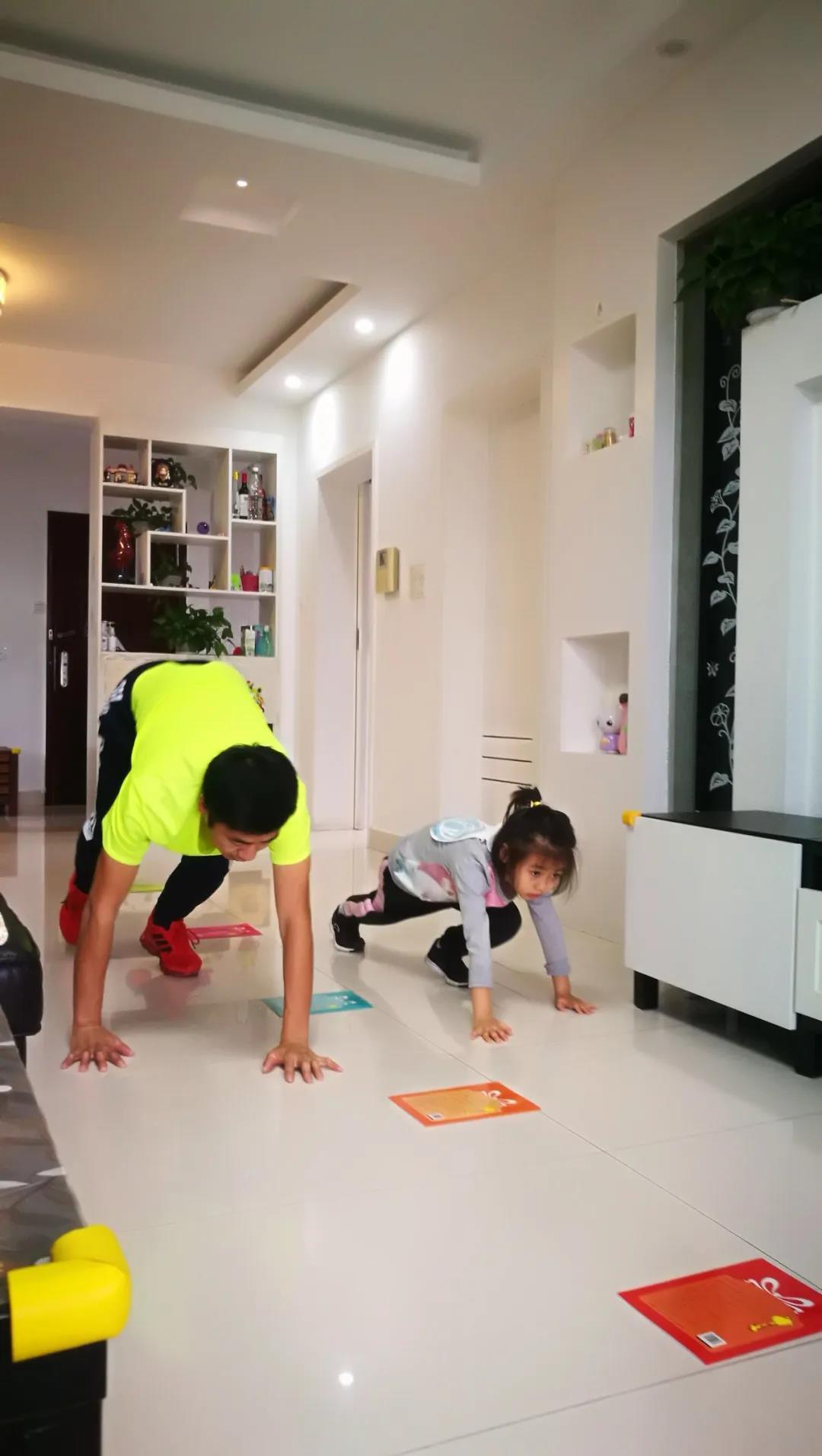 爸爸玩儿子带手机游戏怎么办_爸爸带儿子打游戏_爸爸带着儿子玩的手机游戏
