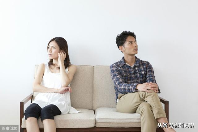 夫妻玩手机的话语_夫妻俩玩游戏_夫妻刚见面手机不想玩游戏