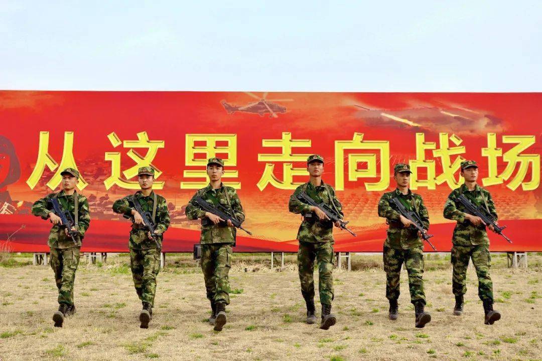 当兵一天玩手机游戏有影响吗_当兵第一天怎么玩手机游戏_当兵每天玩手机