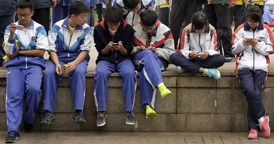 儿童禁止玩手机游戏吗英语_禁止英语儿童玩手机游戏怎么说_禁止英语儿童玩手机游戏怎么写