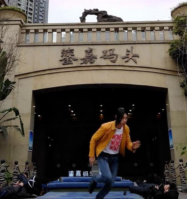 替身演员_替身演员工资高吗_替身演员是什么意思