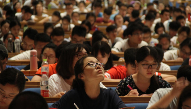 背德讲台手机游戏_讲台手机游戏背德语怎么说_学校秘闻背德的游戏