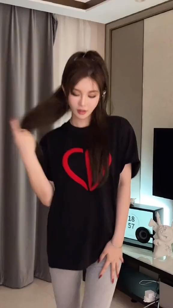 辣妹美甲_辣妹围裙_辣妹与我的第一次
