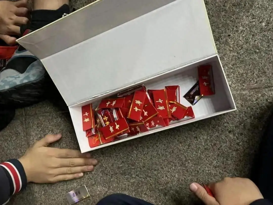关于玩手机游戏危害的作文_不让手机玩游戏的危害作文_作文玩手机的危害300字